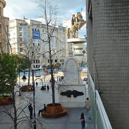 Апартаменты Ira's Square 2 Bedroom Free Parking