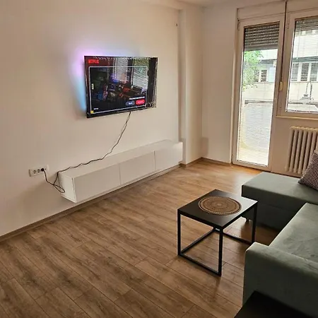 Ira's Square 2 Bedroom Free Parking * Скопье