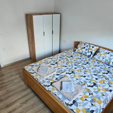 Апартаменты Ira's Square 2 Bedroom Free Parking Скопье