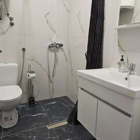 Ira's Square 2 Bedroom Free Parking * Скопье