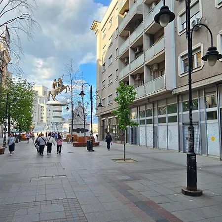 Ira's Square 2 Bedroom Free Parking Апартаменты
