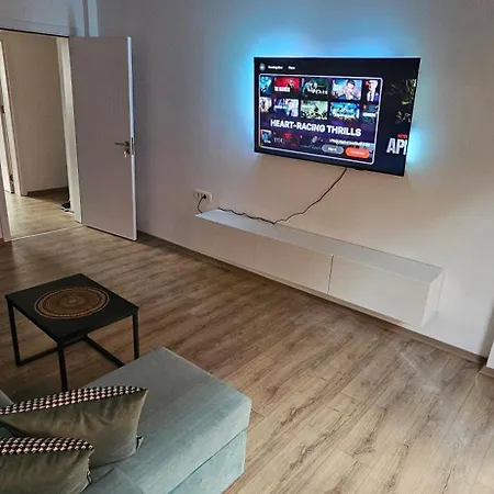 Ira's Square 2 Bedroom Free Parking Скопье