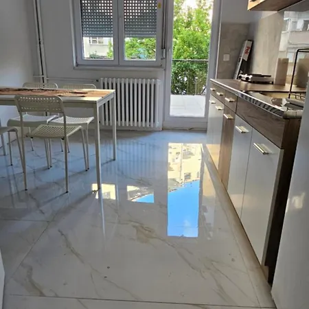 Апартаменты Ira's Square 2 Bedroom Free Parking Скопье