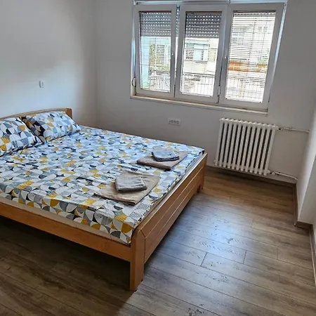 Апартаменты Ira's Square 2 Bedroom Free Parking Скопье
