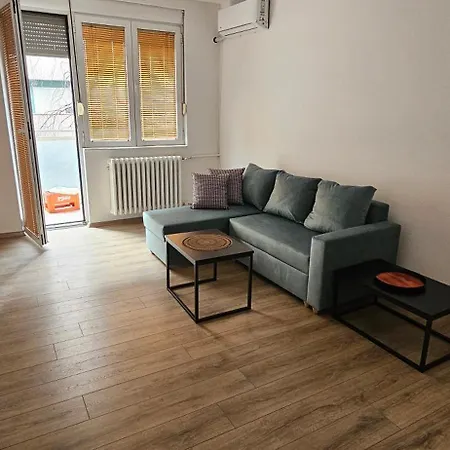 Ira's Square 2 Bedroom Free Parking *