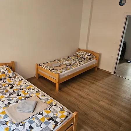 Ira's Square 2 Bedroom Free Parking Апартаменты Скопье