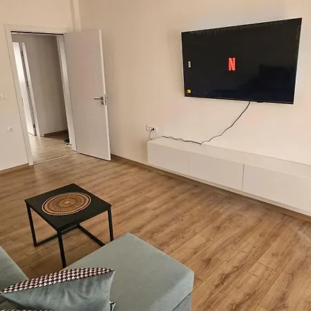 Апартаменты Ira's Square 2 Bedroom Free Parking