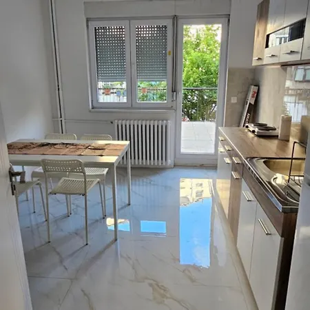 Апартаменты Ira's Square 2 Bedroom Free Parking Скопье